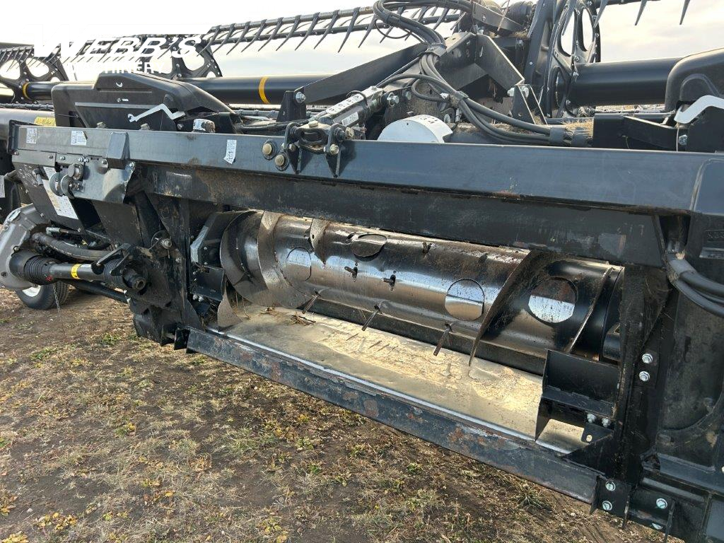 2018 MacDon FD75-40 Header Combine