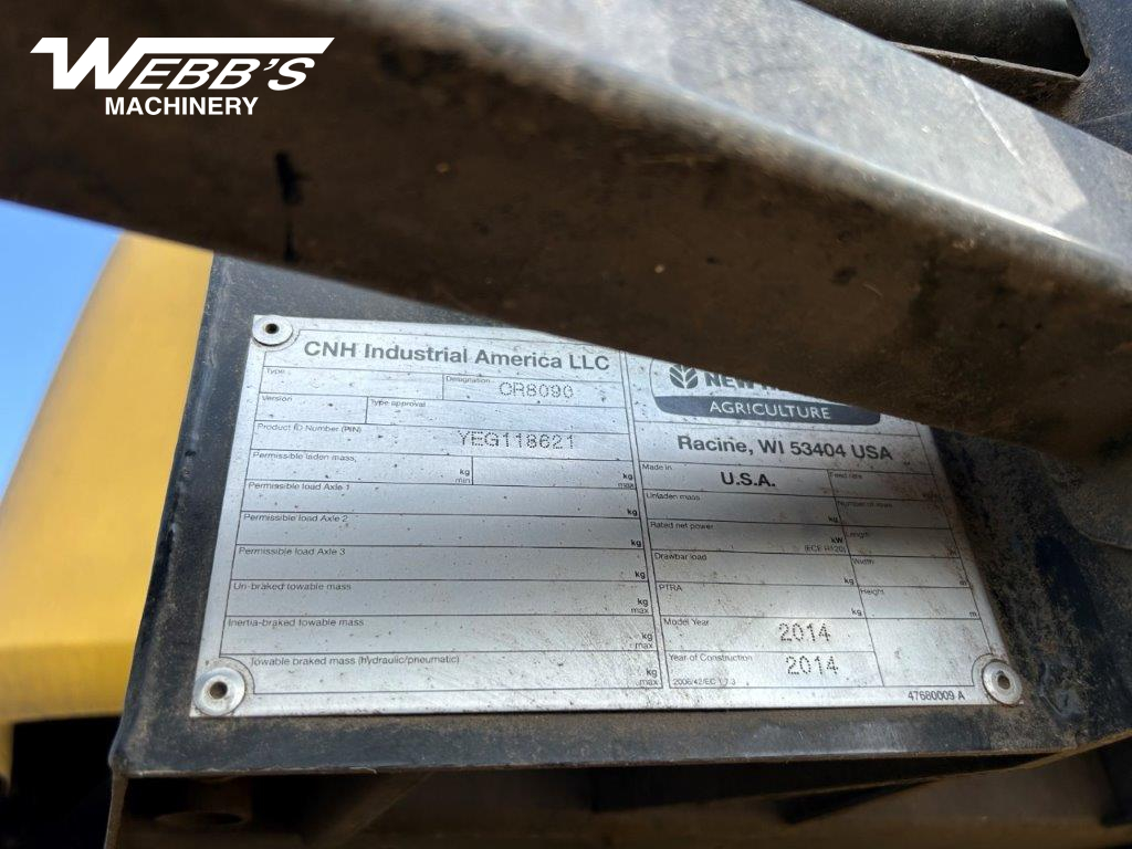 2014 New Holland CR8090 Combine