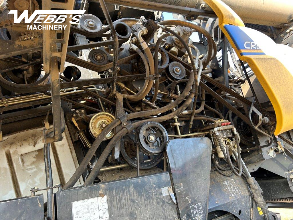 2014 New Holland CR8090 Combine