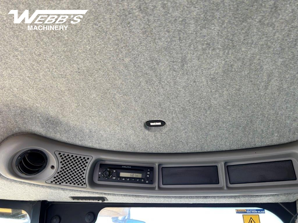 2014 New Holland CR8090 Combine