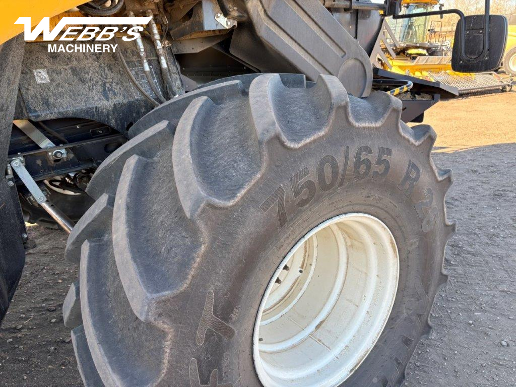 2025 New Holland CR9.90Z Combine