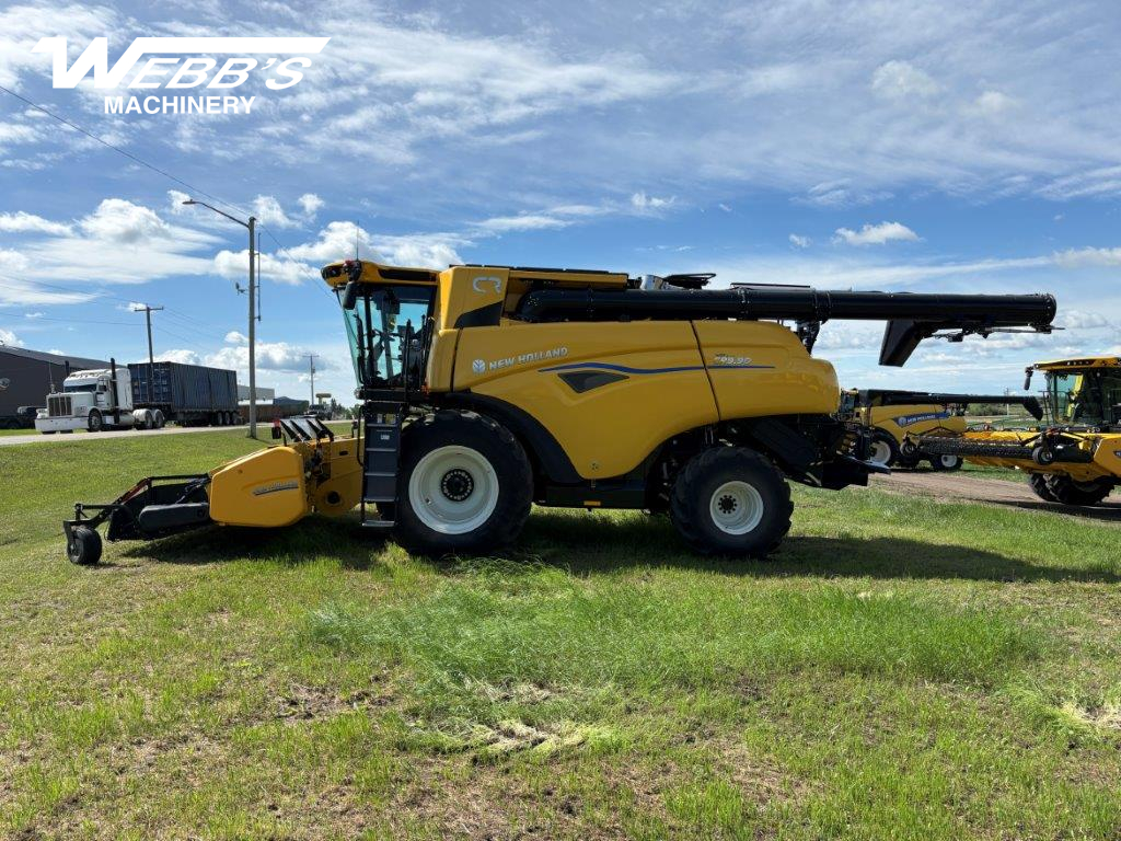 2025 New Holland CR9.90Z Combine