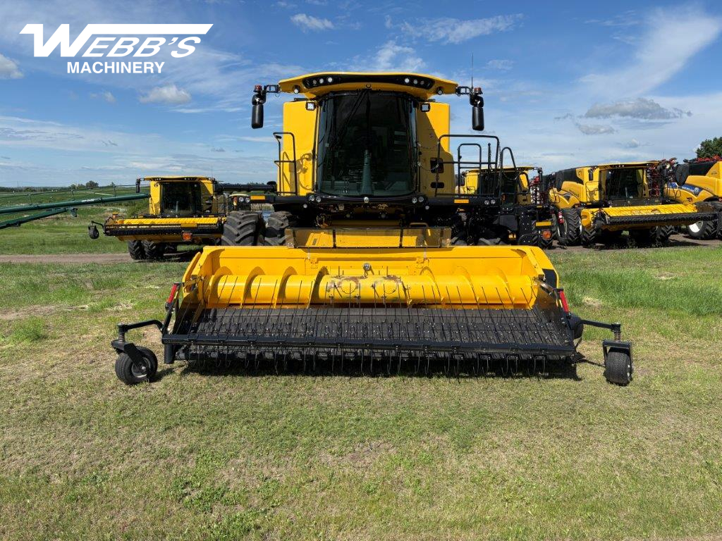 2025 New Holland CR9.90Z Combine