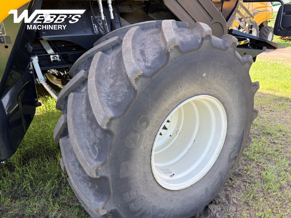 2025 New Holland CR9.90Z Combine