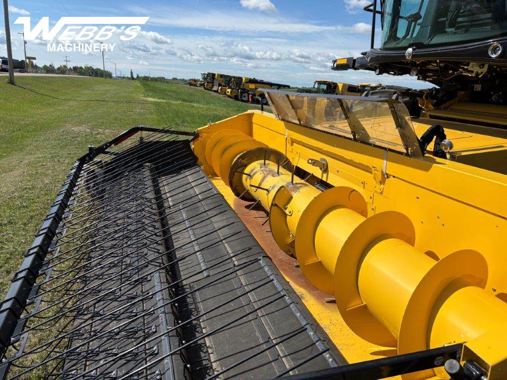 2025 New Holland CR9.90Z Combine