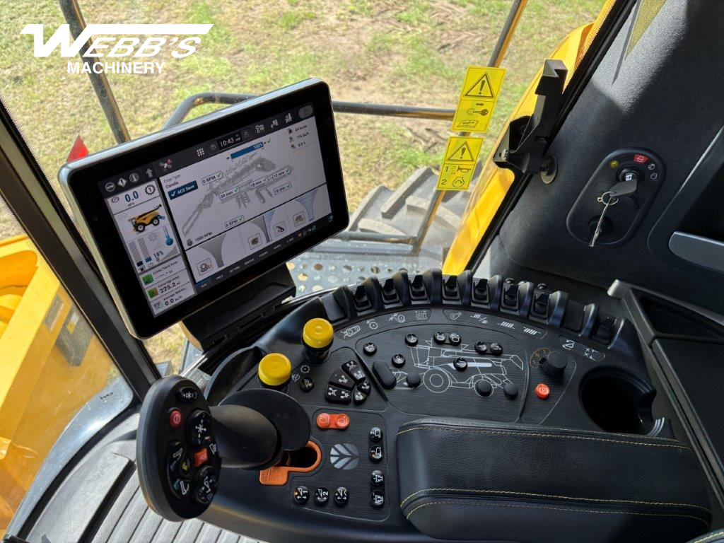 2025 New Holland CR9.90Z Combine