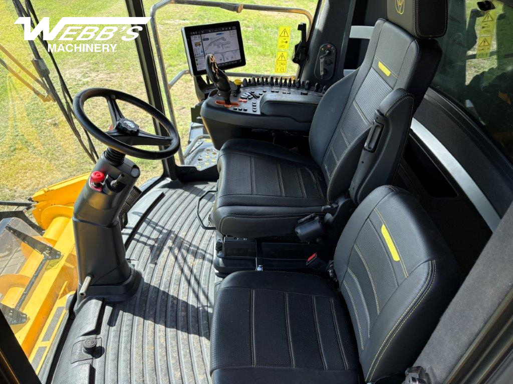 2025 New Holland CR9.90Z Combine