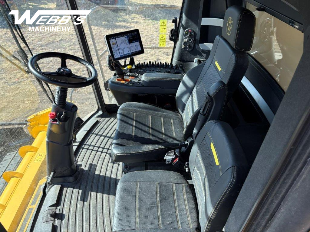 2025 New Holland CR9.90Z Combine