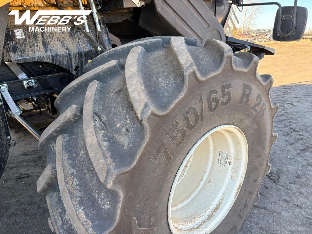 2025 New Holland CR9.90Z Combine