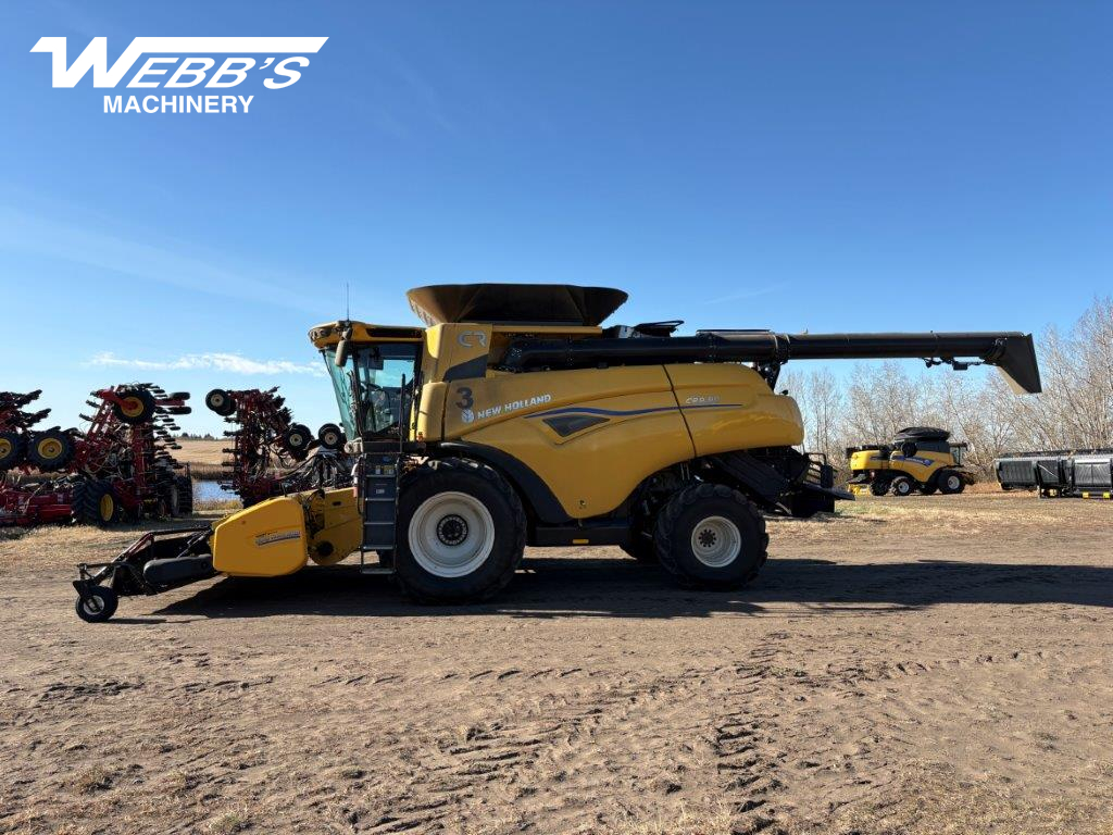 2025 New Holland CR9.90Z Combine