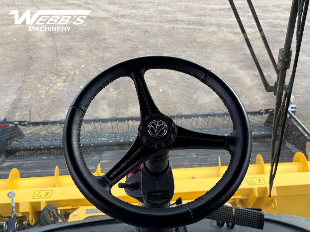 2025 New Holland CR9.90Z Combine