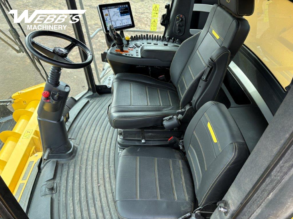 2025 New Holland CR9.90Z Combine