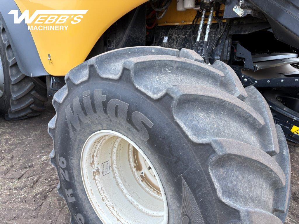 2025 New Holland CR9.90Z Combine