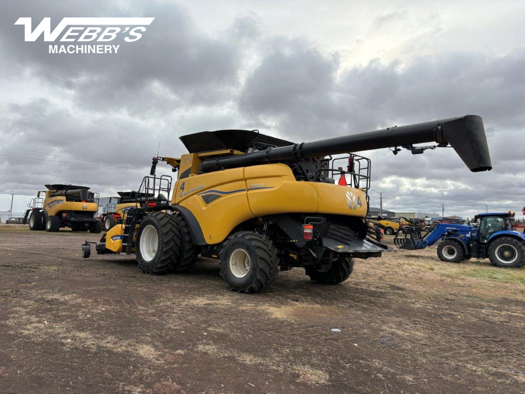 2025 New Holland CR9.90Z Combine