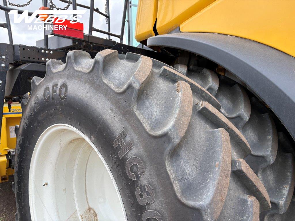 2025 New Holland CR9.90Z Combine