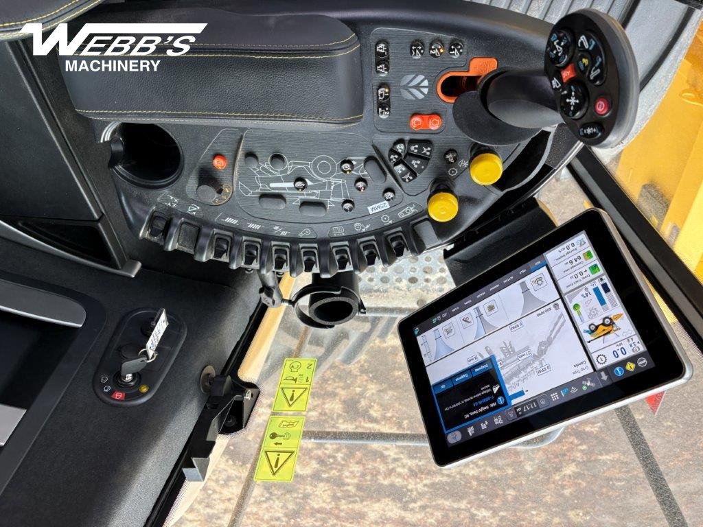 2025 New Holland CR9.90Z Combine