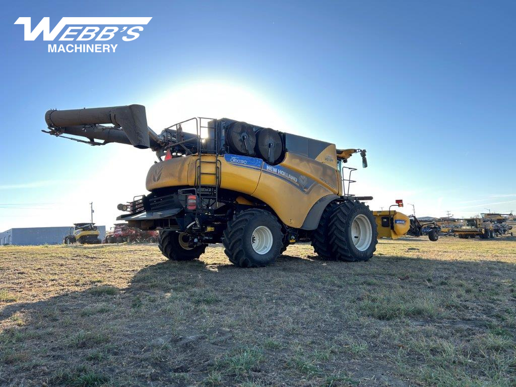 2023 New Holland CR10.90Z Combine