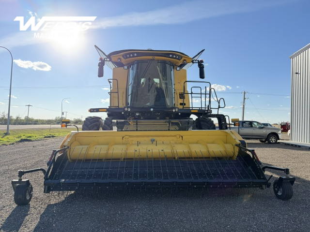 2023 New Holland CR10.90Z Combine