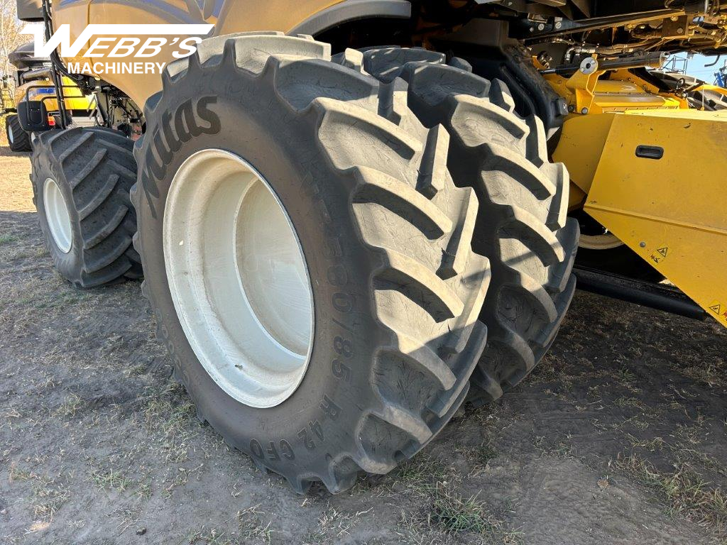 2023 New Holland CR10.90Z Combine