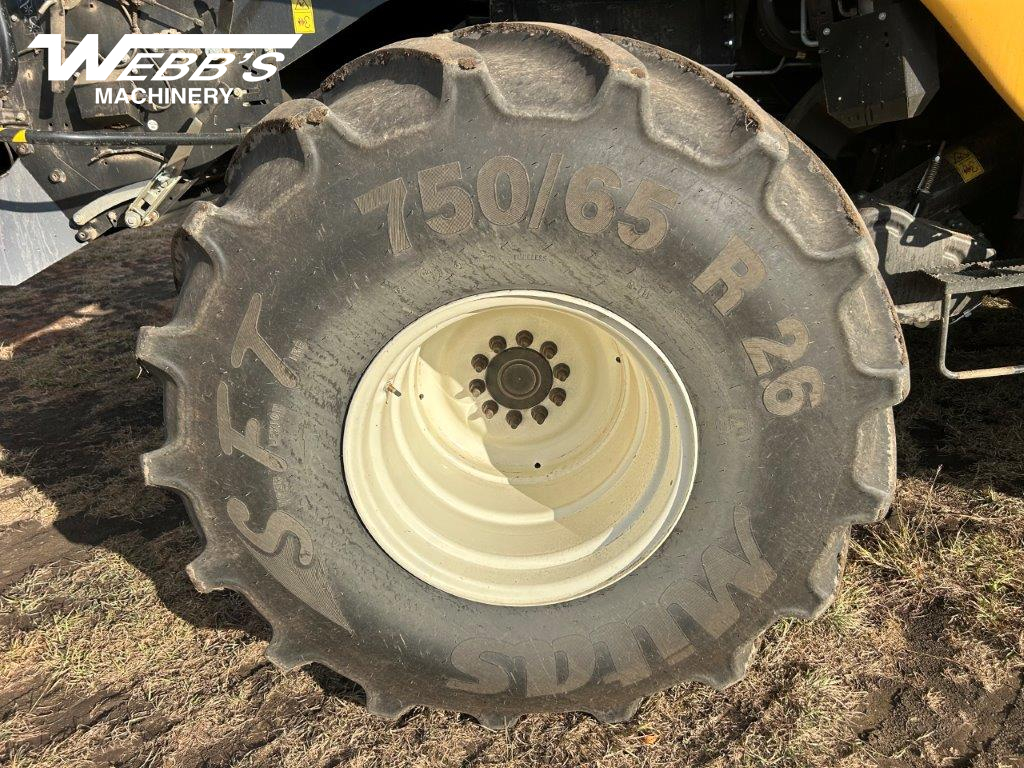 2025 New Holland CR10.90Z Combine