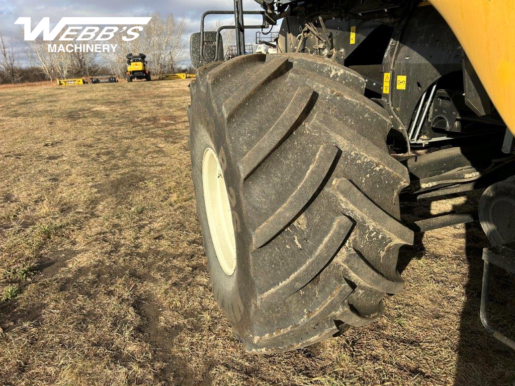 2025 New Holland CR10.90Z Combine