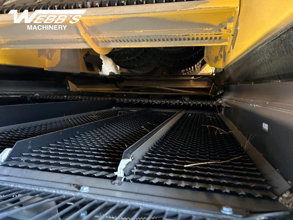 2025 New Holland CR10.90Z Combine