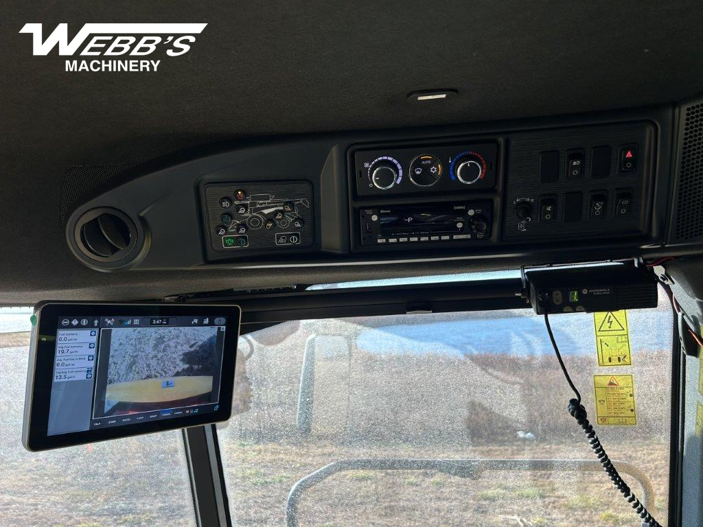 2025 New Holland CR10.90Z Combine