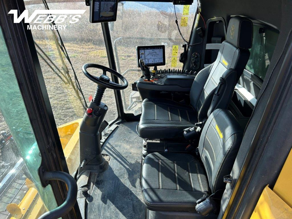 2025 New Holland CR10.90Z Combine