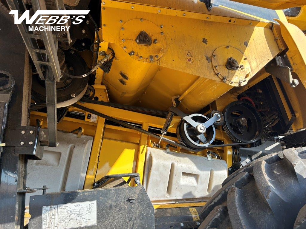 2025 New Holland CR10.90Z Combine