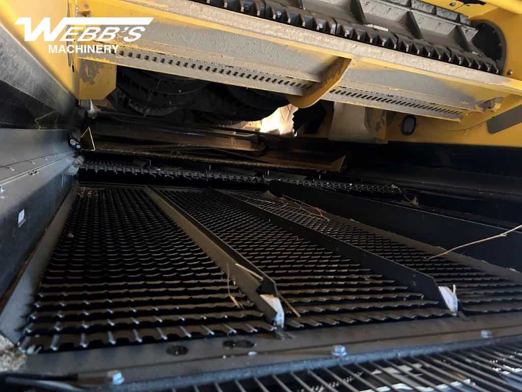 2025 New Holland CR10.90Z Combine