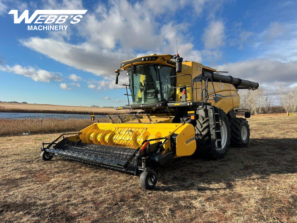 2025 New Holland CR10.90Z Combine