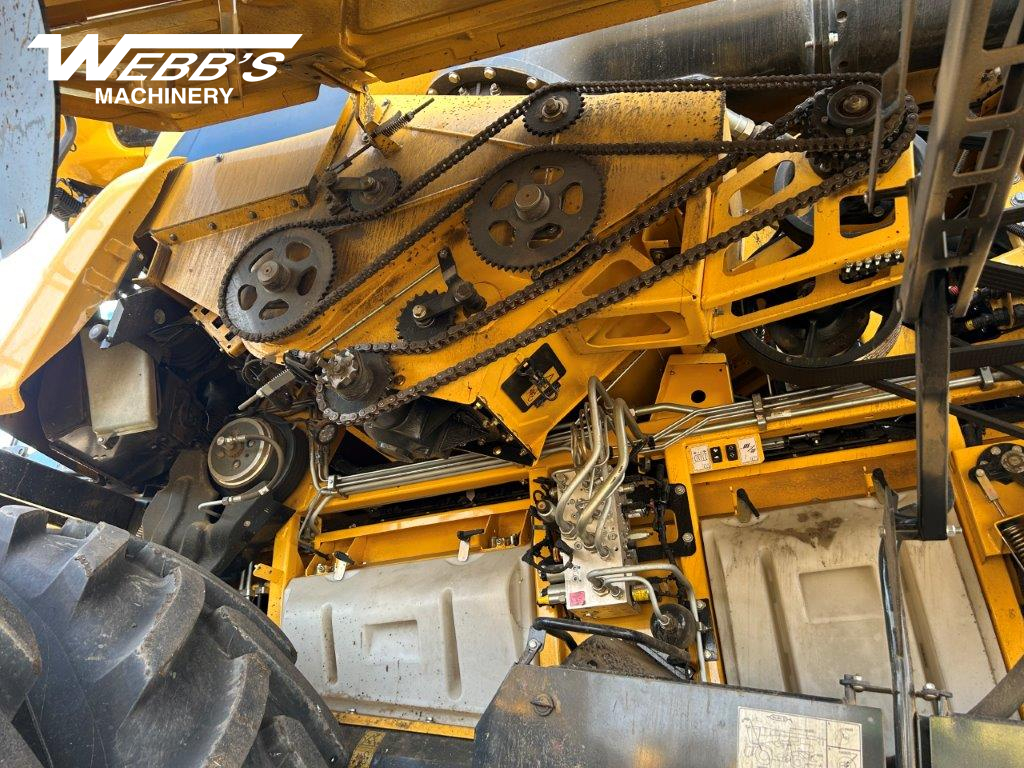 2025 New Holland CR10.90Z Combine