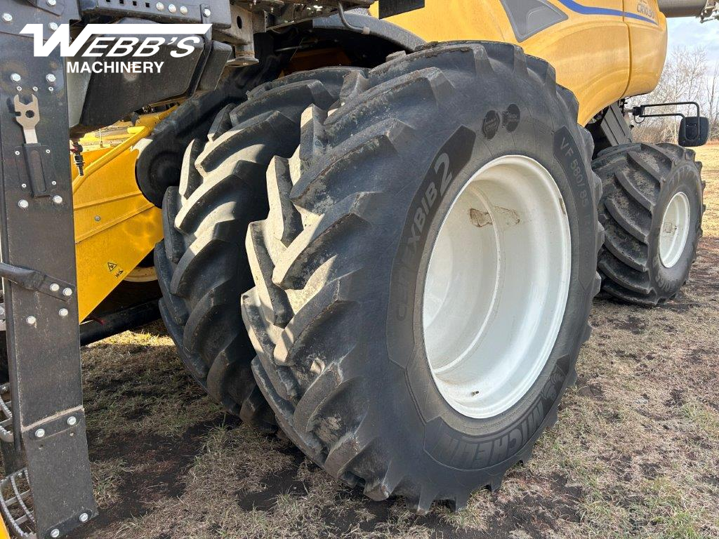 2025 New Holland CR10.90Z Combine