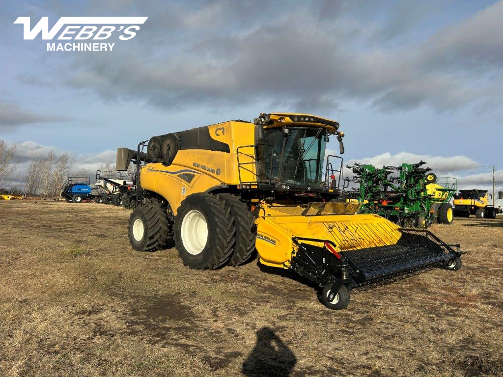 2025 New Holland CR10.90Z Combine
