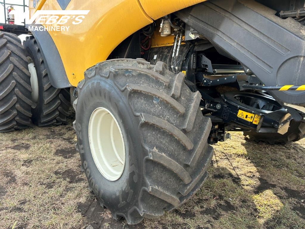 2025 New Holland CR10.90Z Combine