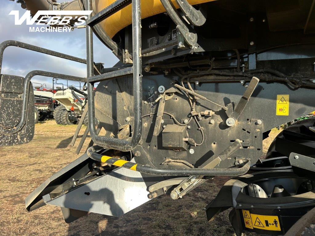 2025 New Holland CR10.90Z Combine