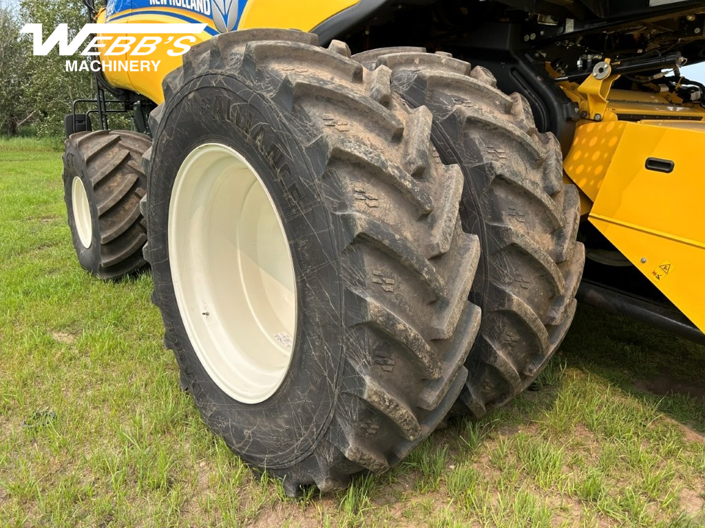 2020 New Holland CR8.90Z Combine