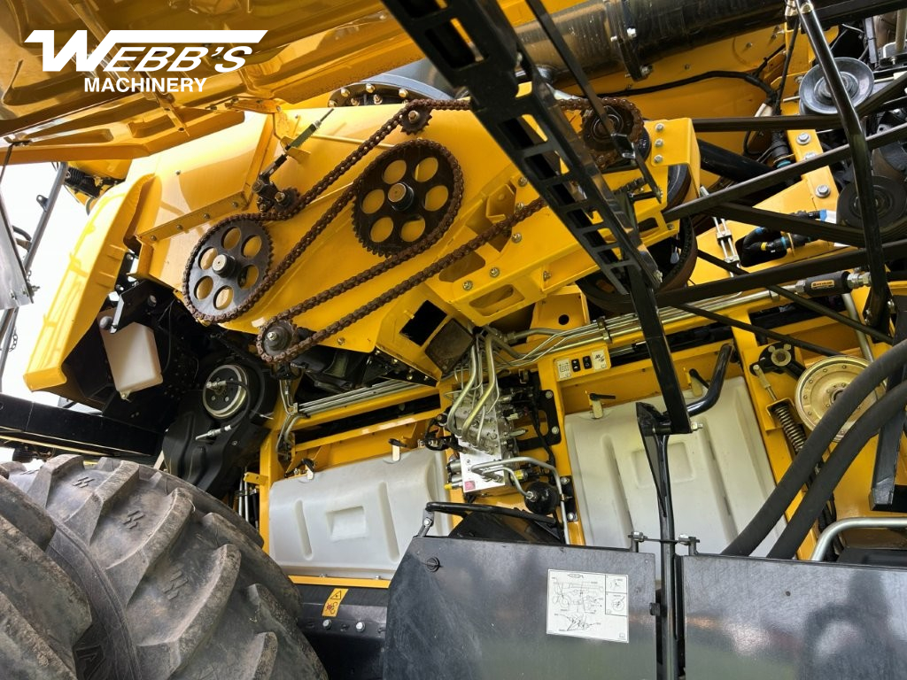 2020 New Holland CR8.90Z Combine