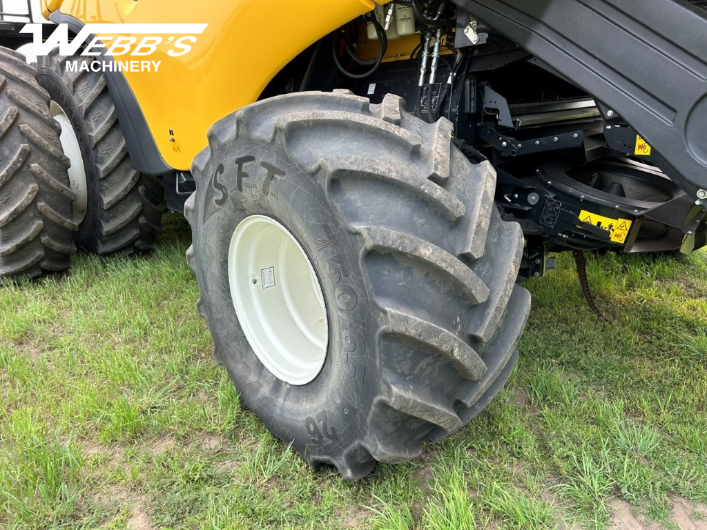 2020 New Holland CR8.90Z Combine