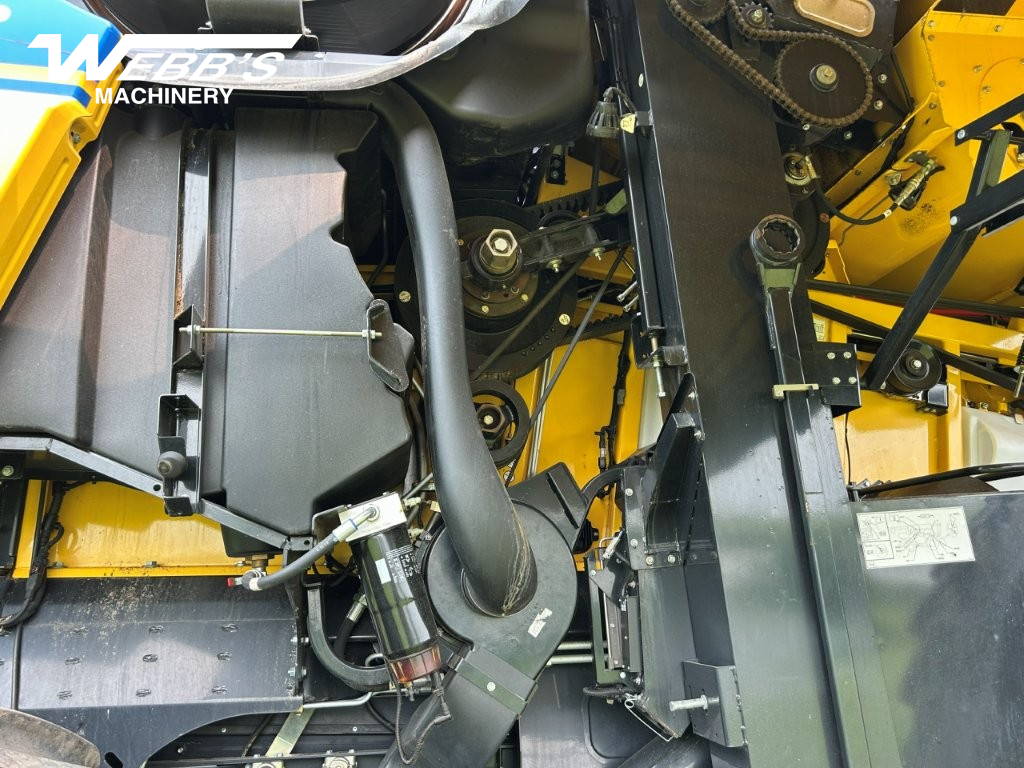 2020 New Holland CR8.90Z Combine