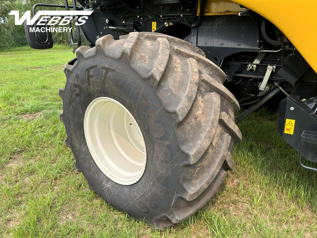 2020 New Holland CR8.90Z Combine