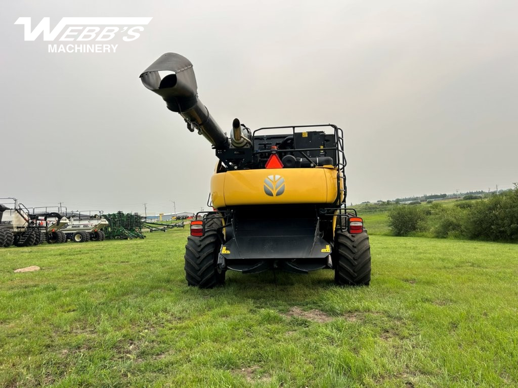 2020 New Holland CR8.90Z Combine