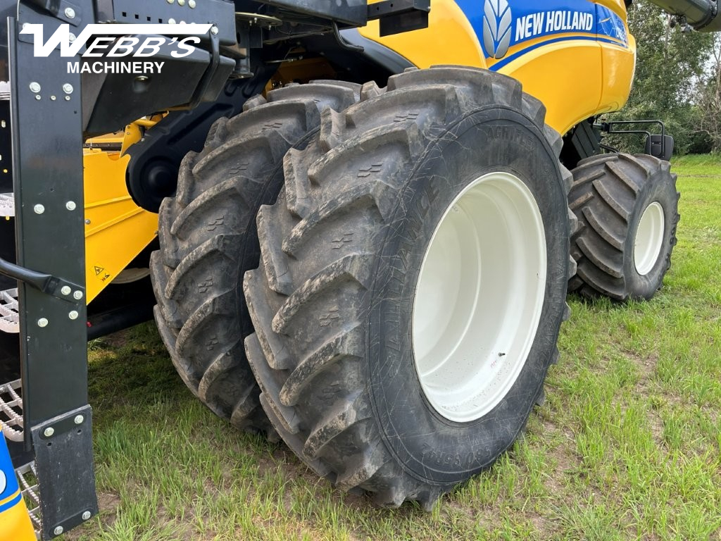 2020 New Holland CR8.90Z Combine