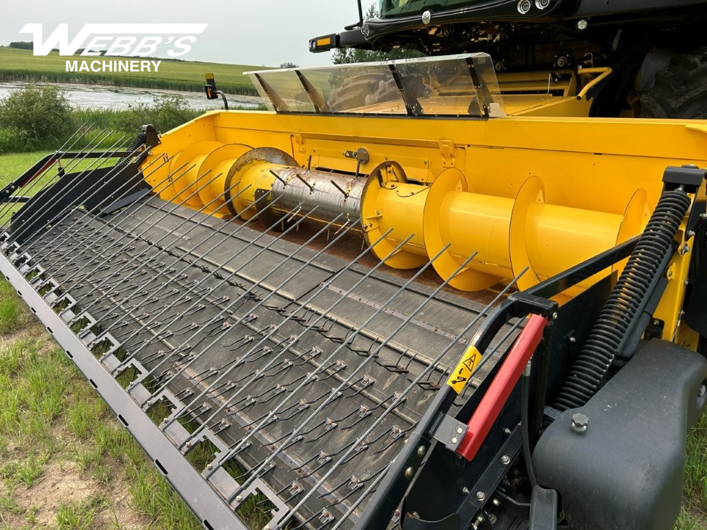 2020 New Holland CR8.90Z Combine
