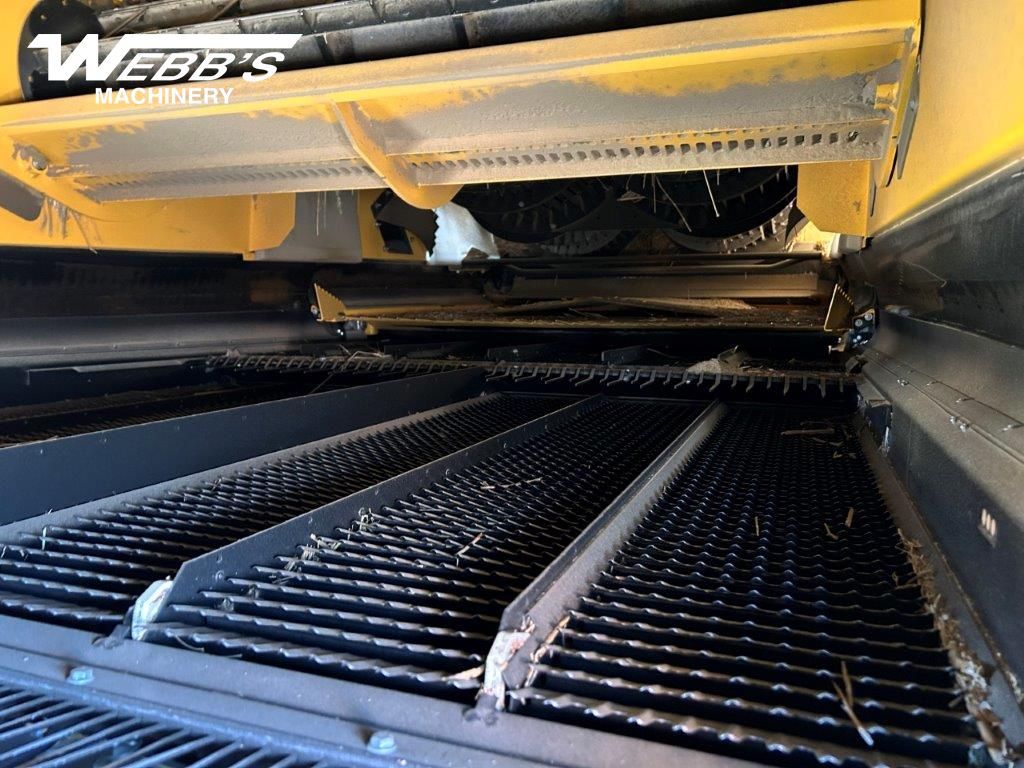 2024 New Holland CR10.90Z Combine