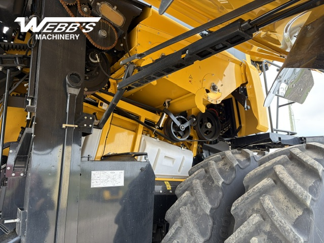2024 New Holland CR10.90Z Combine