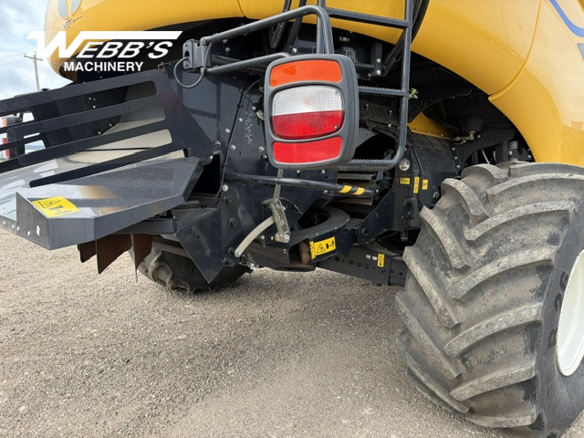 2024 New Holland CR10.90Z Combine