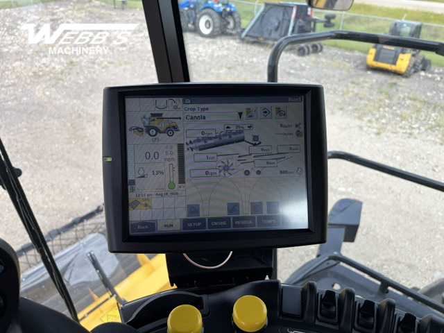 2024 New Holland CR10.90Z Combine