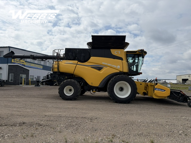 2024 New Holland CR10.90Z Combine