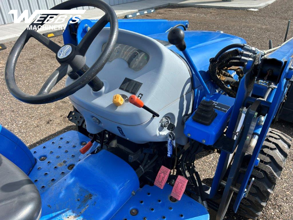 2013 New Holland Workmaster 40 Tractor